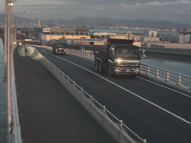 橋梁中央部 広島方面　↖