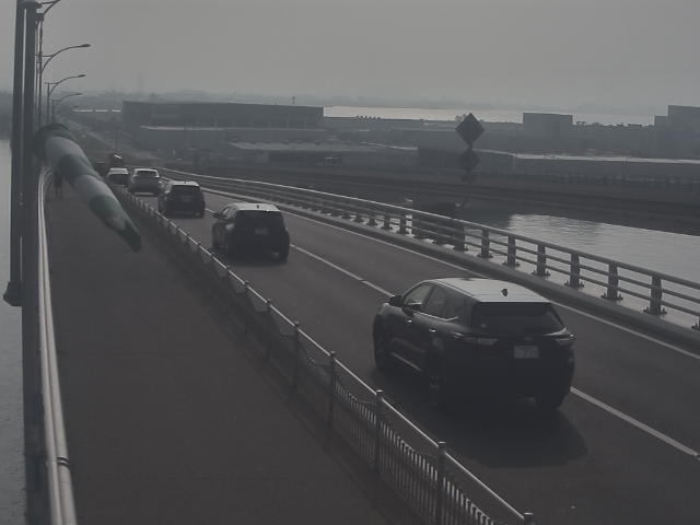橋梁中央部 広島方面　↖