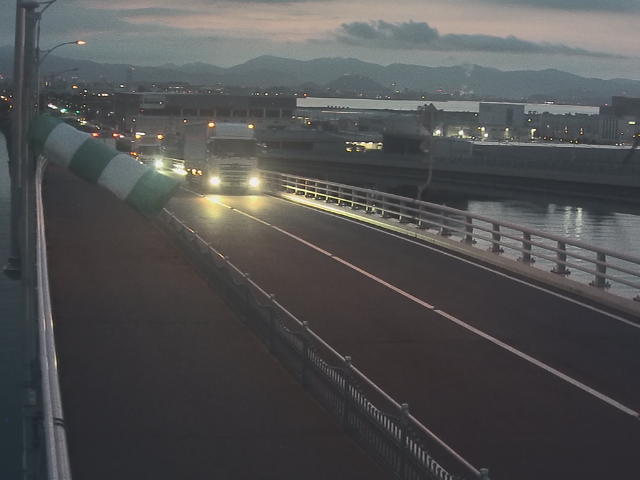 橋梁中央部 広島方面　↖