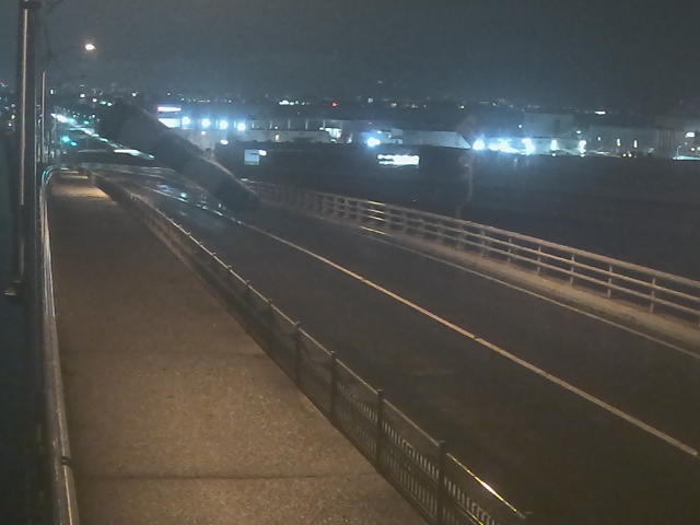 橋梁中央部 広島方面　↖
