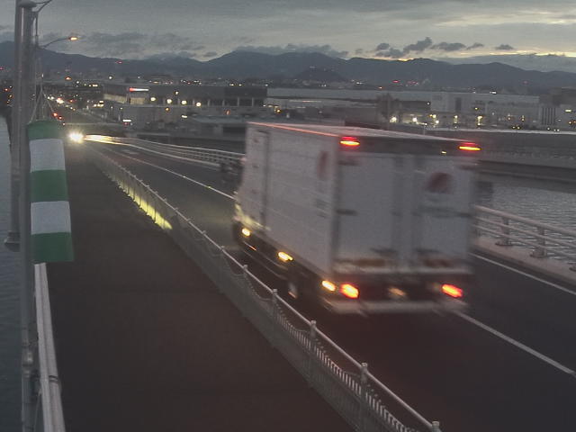 橋梁中央部 広島方面　↖