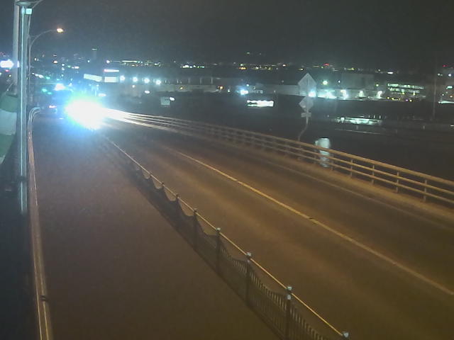 橋梁中央部 広島方面　↖