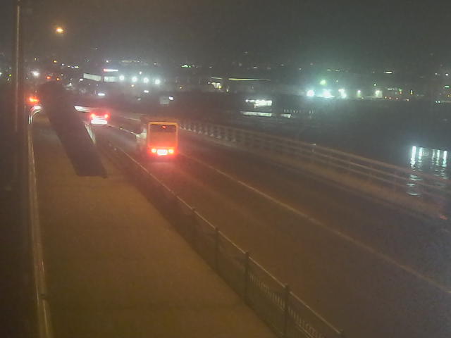 橋梁中央部 広島方面　↖