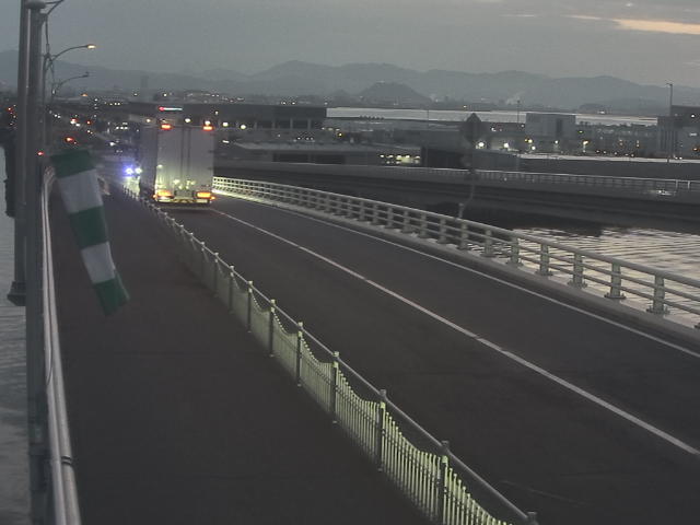 橋梁中央部 広島方面　↖