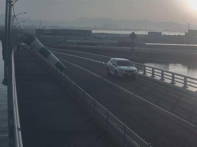 橋梁中央部 広島方面　↖