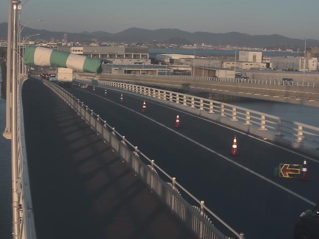 橋梁中央部 広島方面　↖