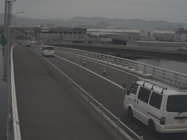 橋梁中央部 広島方面　↖