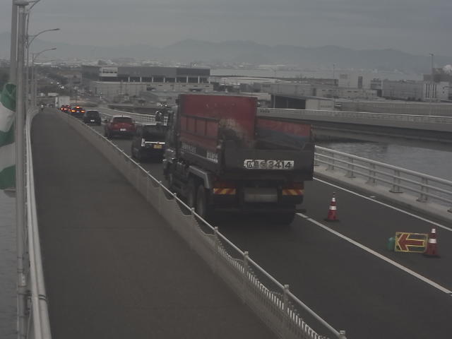 橋梁中央部 広島方面　↖