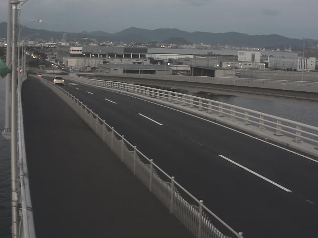橋梁中央部 広島方面　↖