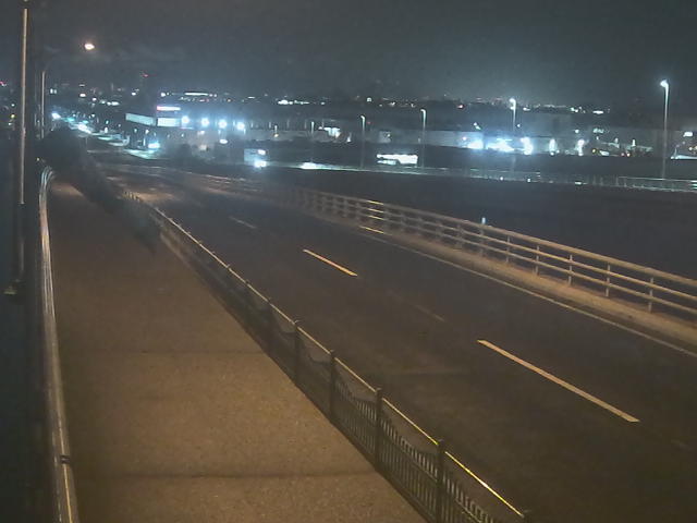 橋梁中央部 広島方面　↖