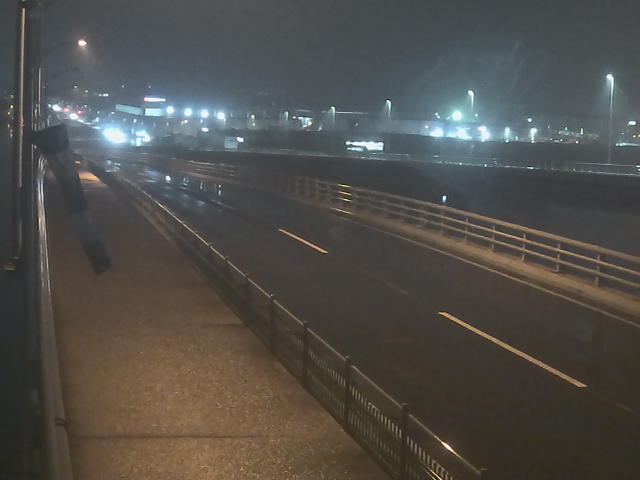 橋梁中央部 広島方面　↖