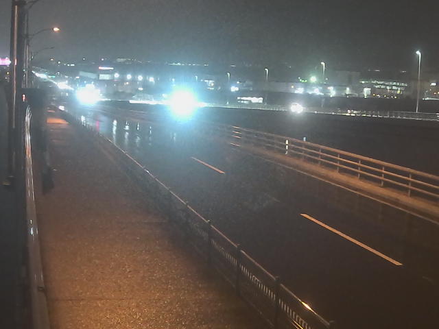 橋梁中央部 広島方面　↖