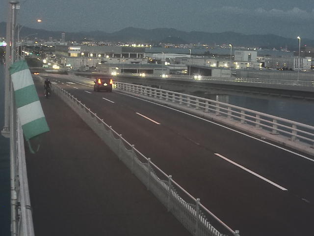 橋梁中央部 広島方面　↖