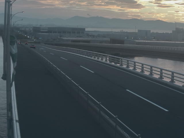 橋梁中央部 広島方面　↖