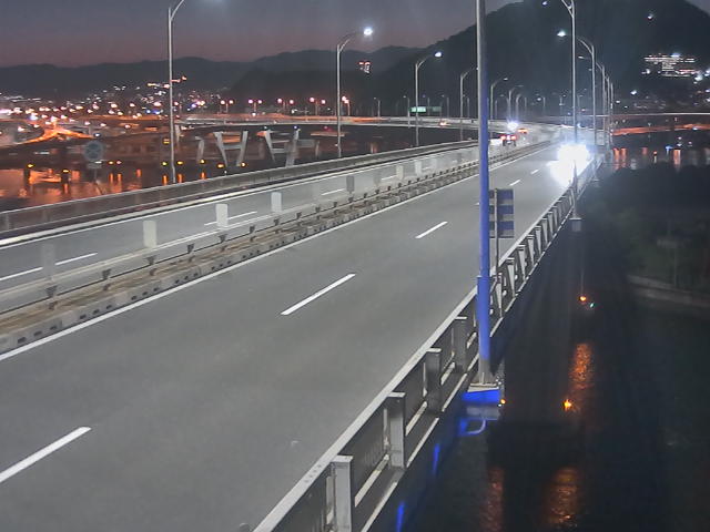 橋梁中央部 仁保方面　↗ 