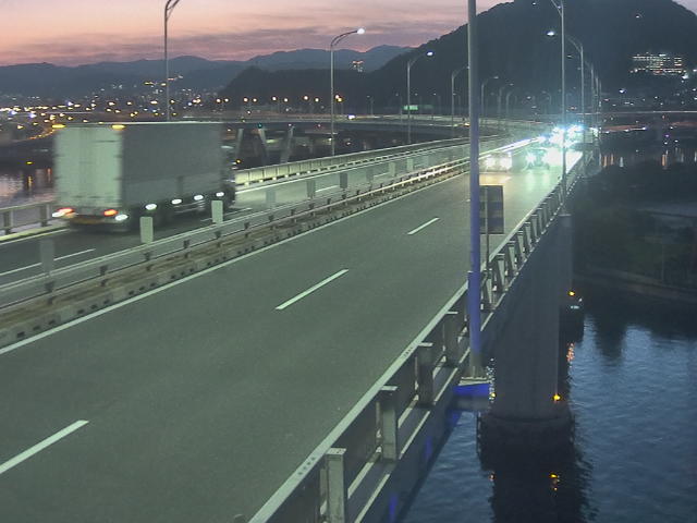 橋梁中央部 仁保方面　↗ 