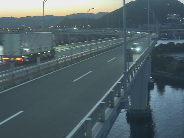 橋梁中央部 仁保方面　↗ 