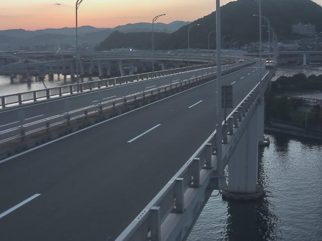 橋梁中央部 仁保方面　↗ 