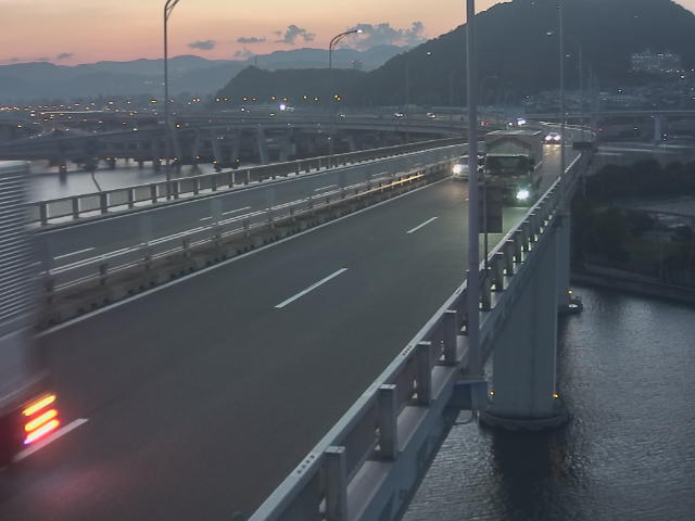 橋梁中央部 仁保方面　↗ 