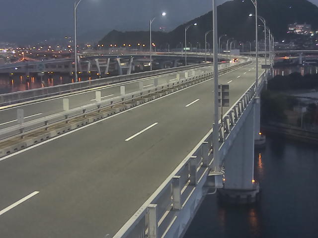 橋梁中央部 仁保方面　↗ 