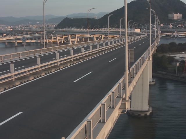 橋梁中央部 仁保方面　↗ 