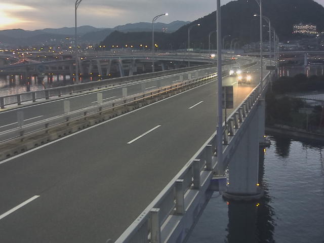 橋梁中央部 仁保方面　↗ 