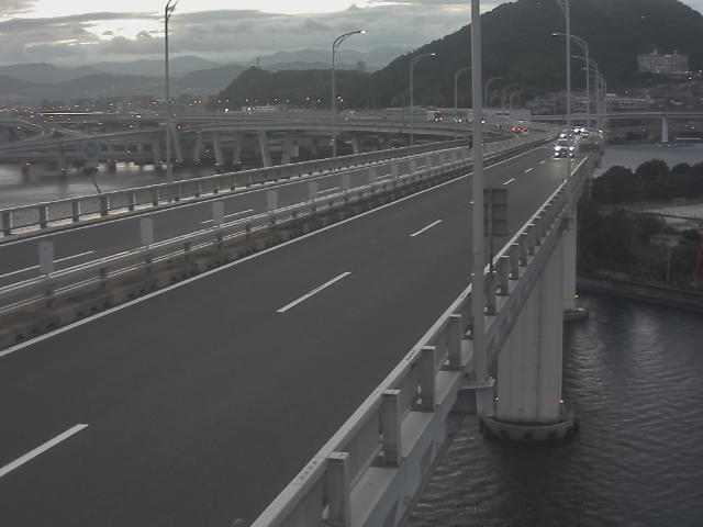 橋梁中央部 仁保方面　↗ 
