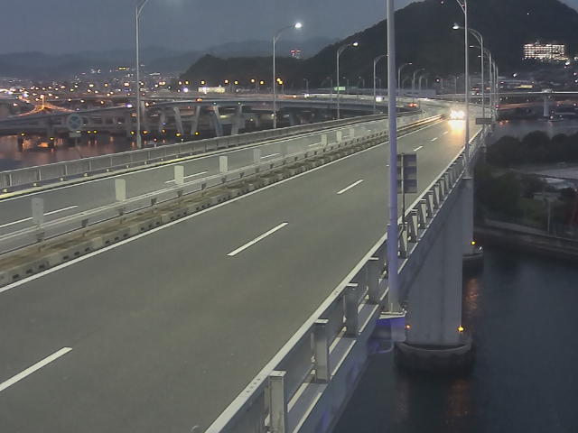 橋梁中央部 仁保方面　↗ 