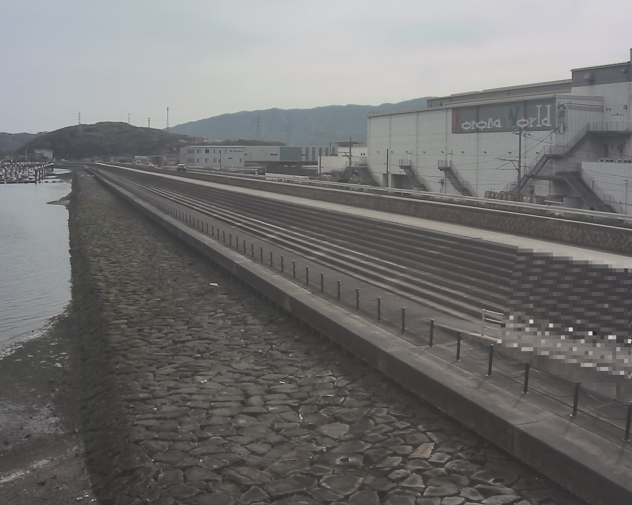 一文字防潮堤 ボートパーク方面　↖