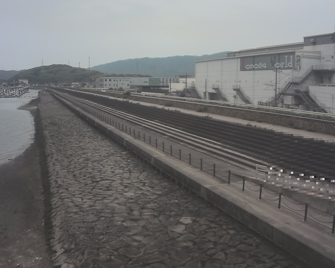 一文字防潮堤 ボートパーク方面　↖