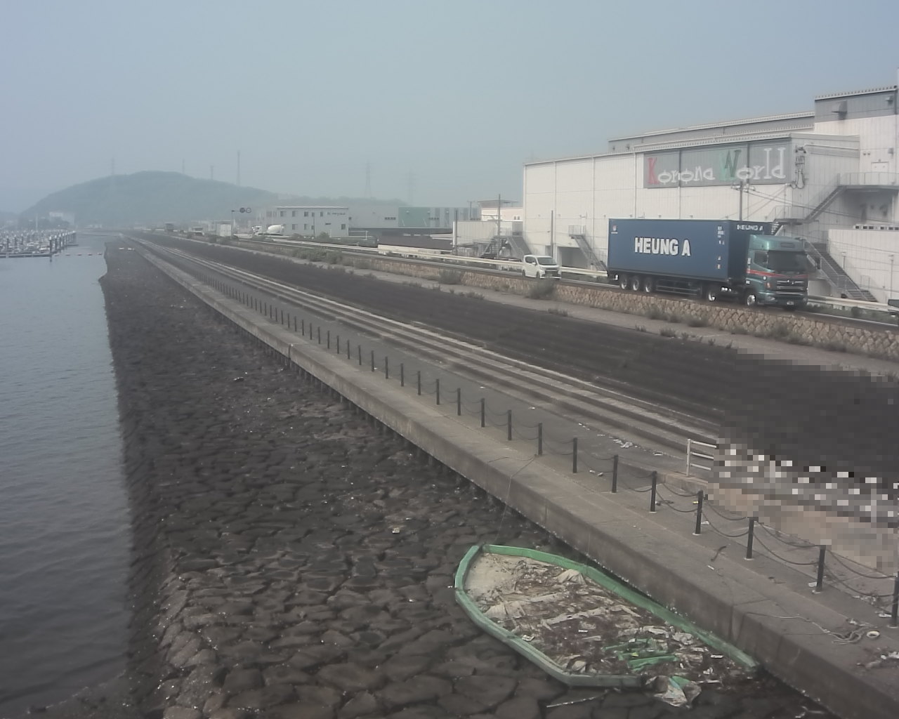 一文字防潮堤 ボートパーク方面　↖