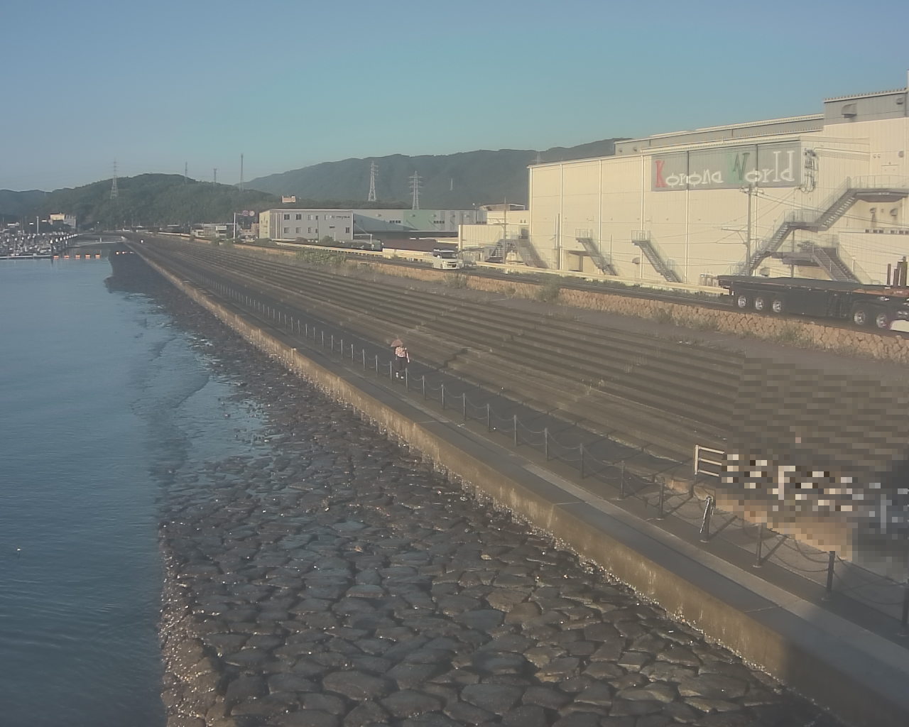 一文字防潮堤 ボートパーク方面　↖