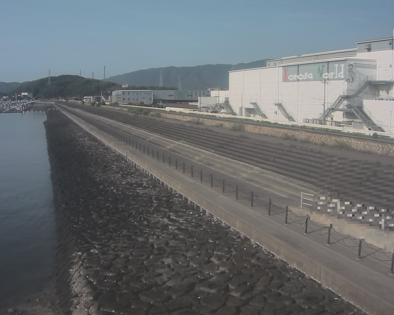 一文字防潮堤 ボートパーク方面　↖