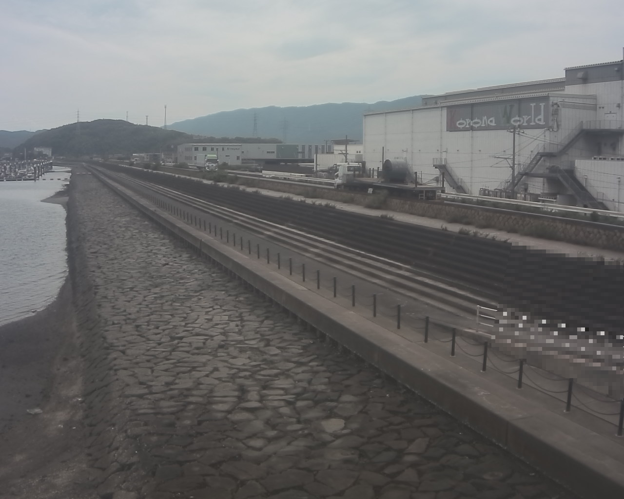 一文字防潮堤 ボートパーク方面　↖