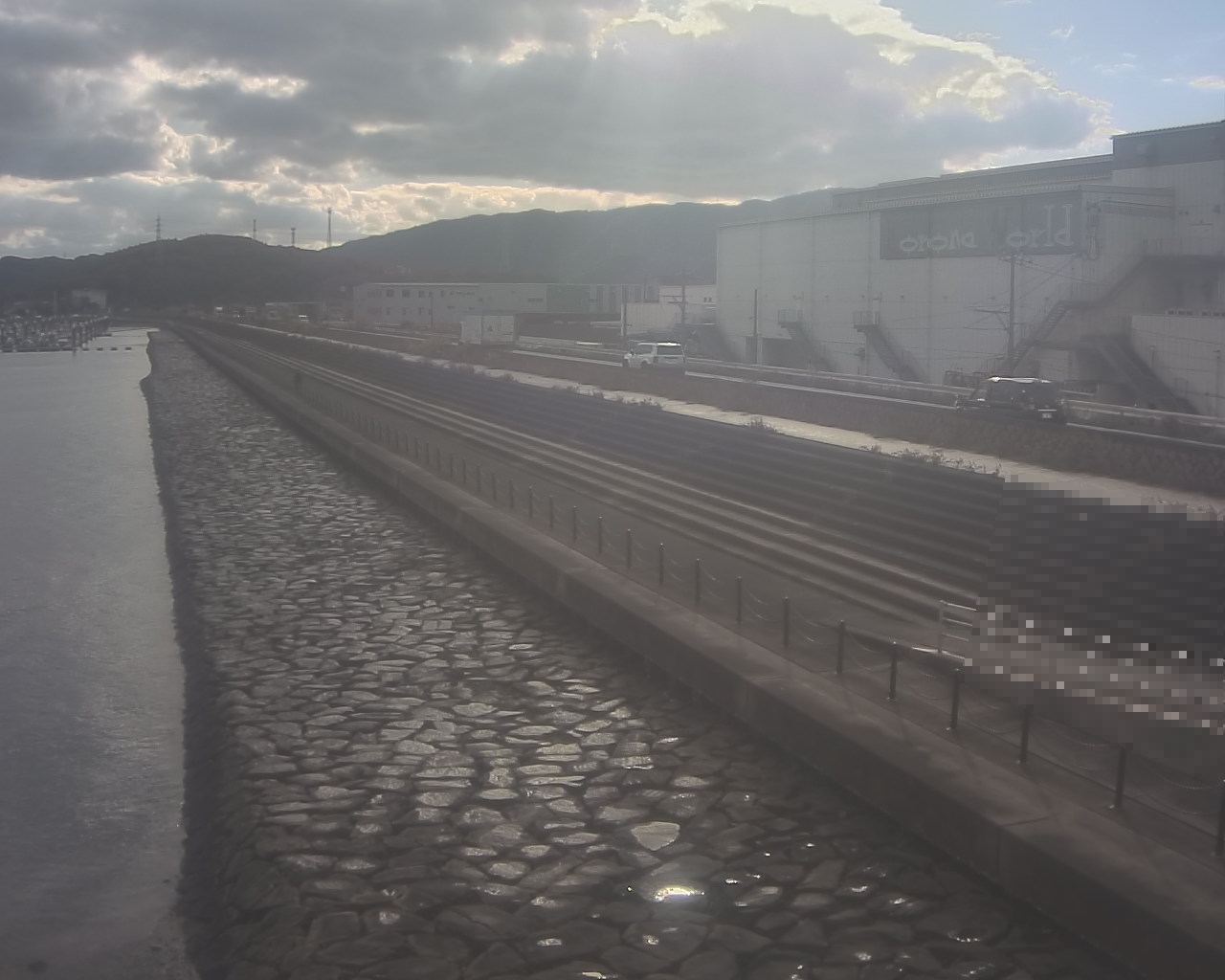 一文字防潮堤 ボートパーク方面　↖