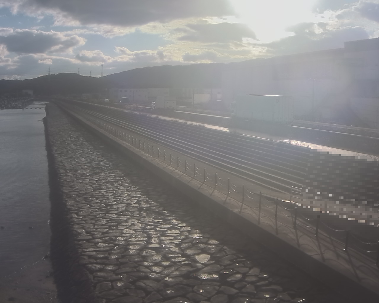 一文字防潮堤 ボートパーク方面　↖