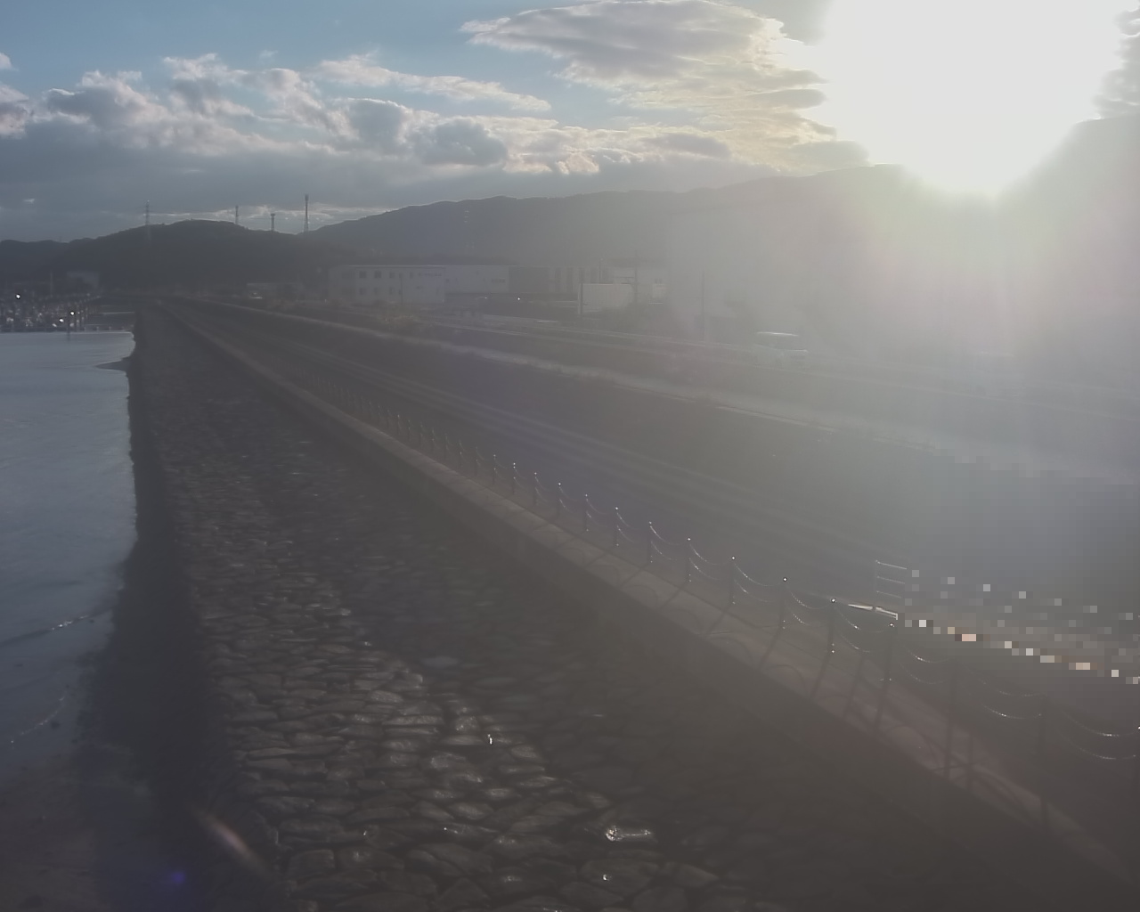 一文字防潮堤 ボートパーク方面　↖