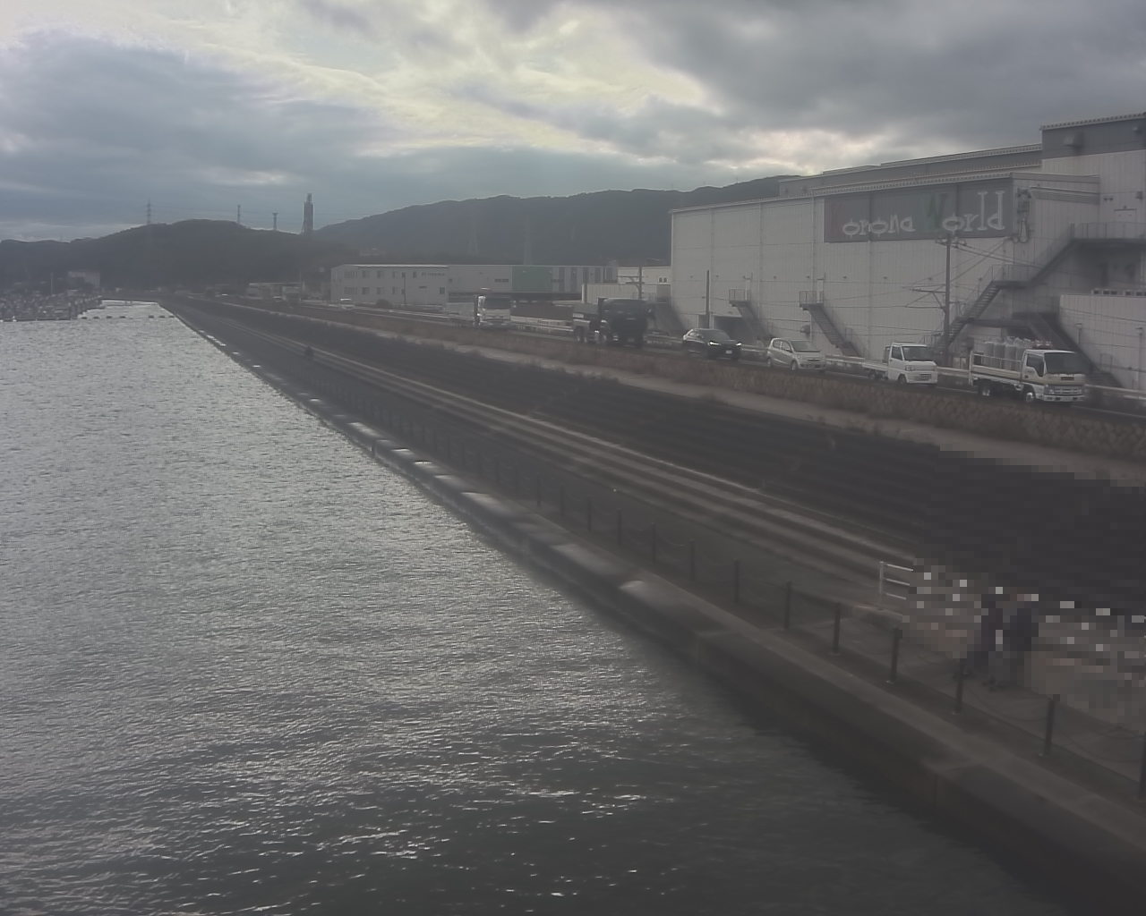 一文字防潮堤 ボートパーク方面　↖