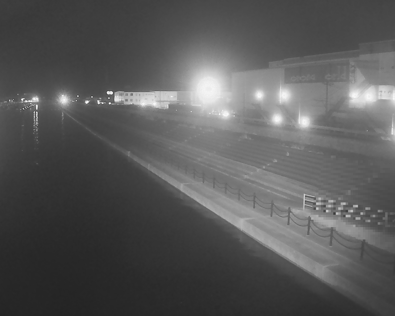 一文字防潮堤 ボートパーク方面　↖