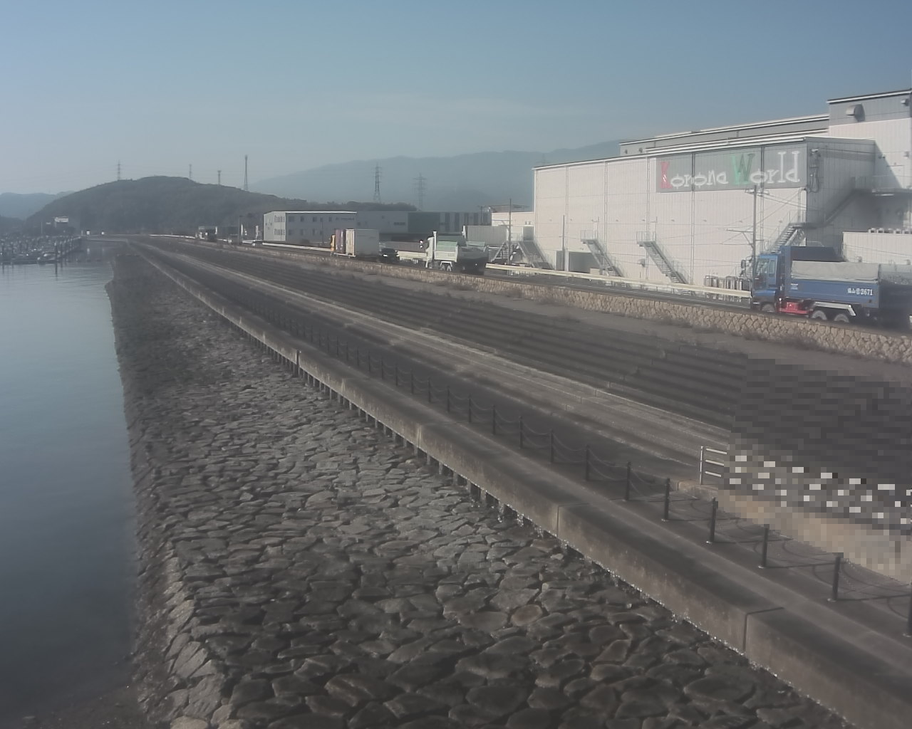 一文字防潮堤 ボートパーク方面　↖