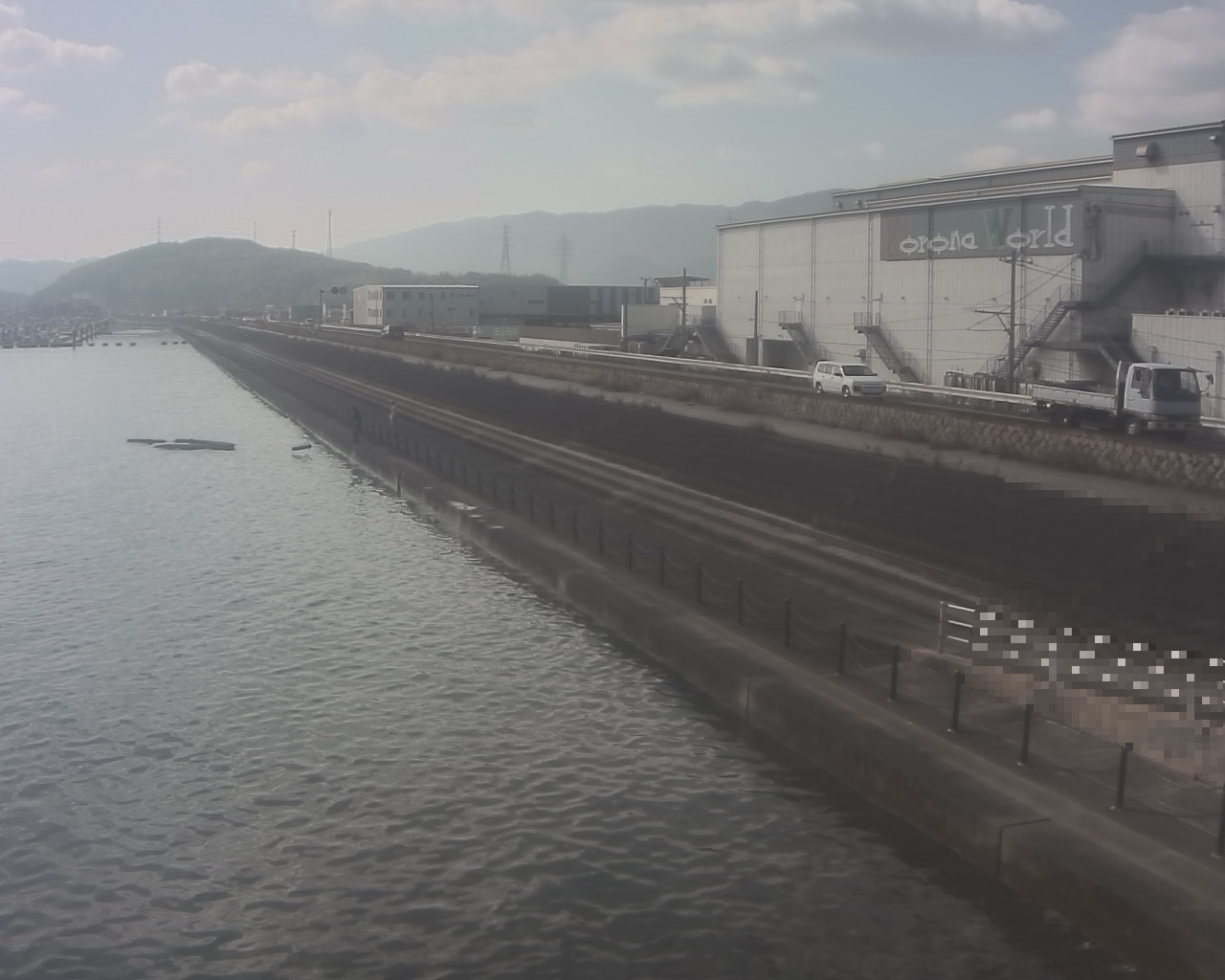 一文字防潮堤 ボートパーク方面　↖