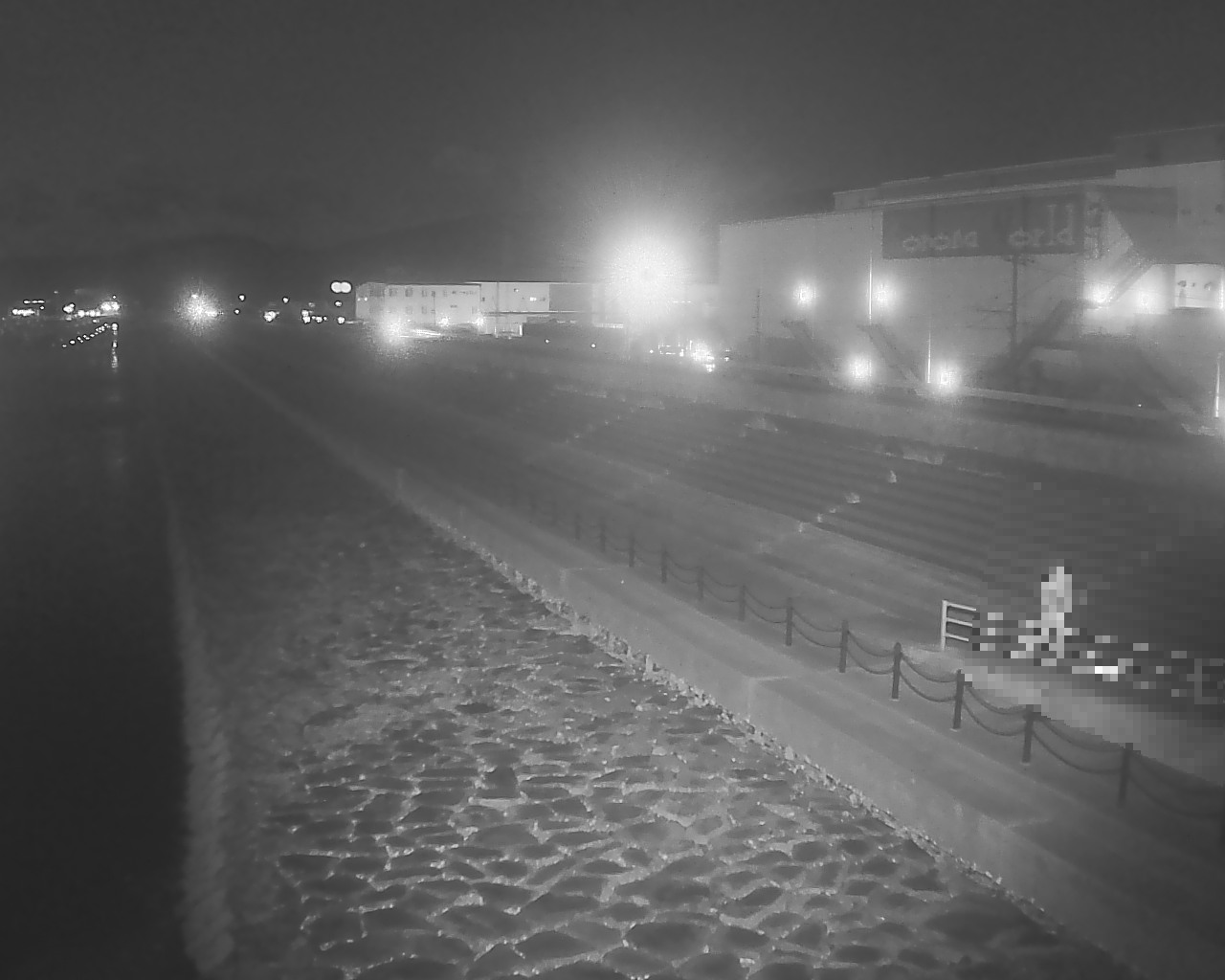 一文字防潮堤 ボートパーク方面　↖