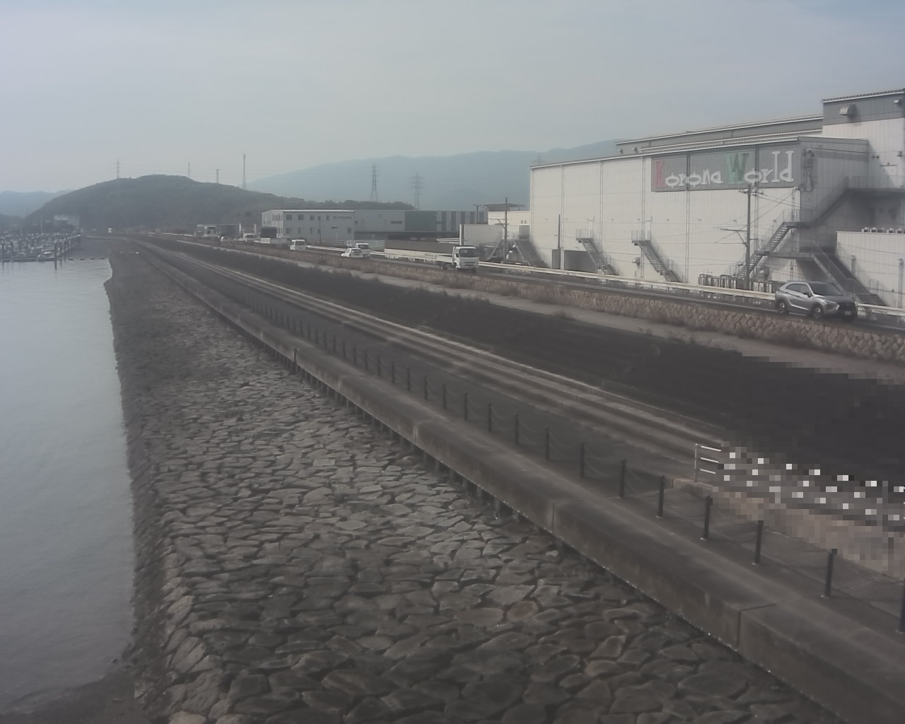 一文字防潮堤 ボートパーク方面　↖