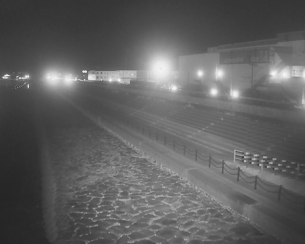 一文字防潮堤 ボートパーク方面　↖