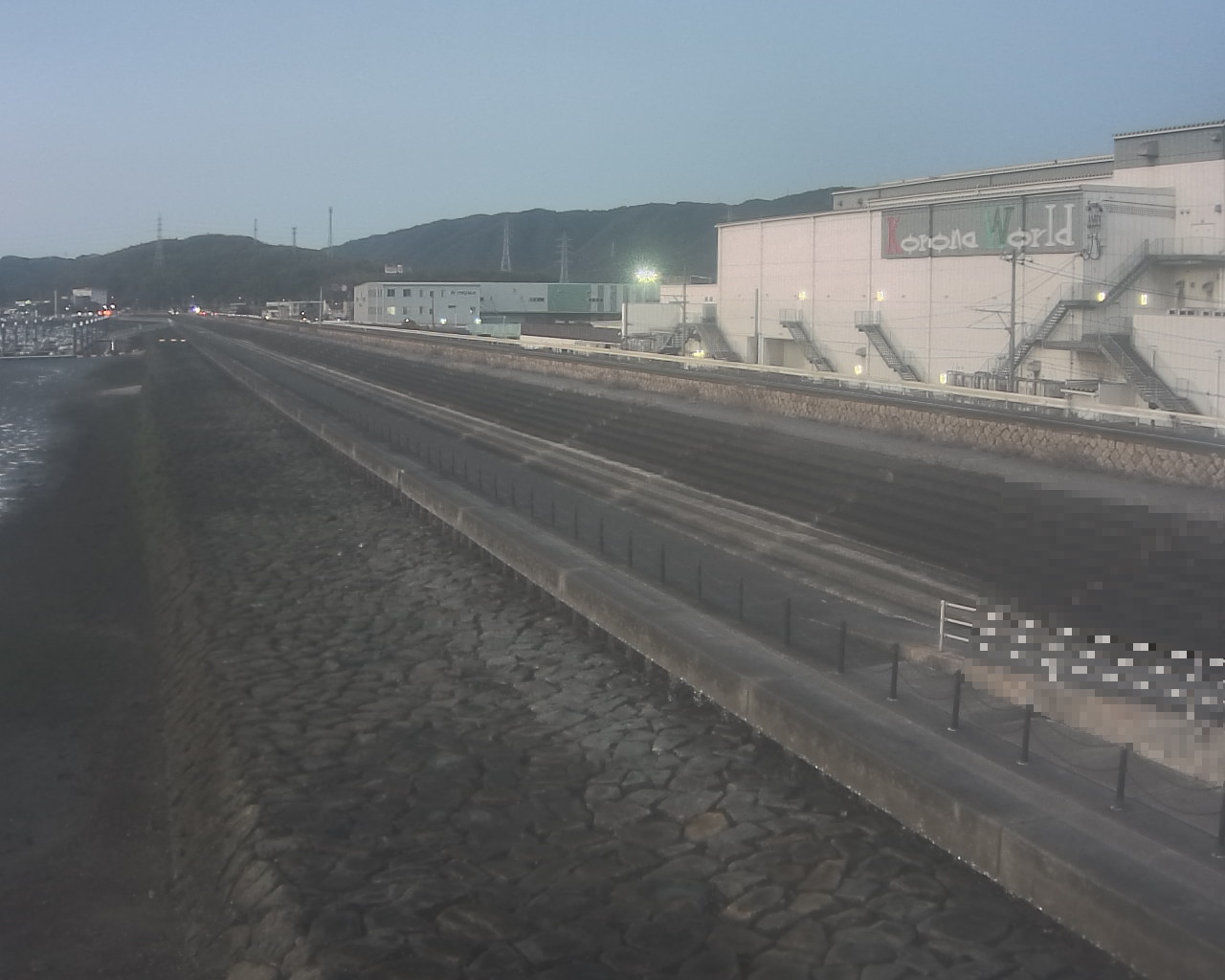 一文字防潮堤 ボートパーク方面　↖