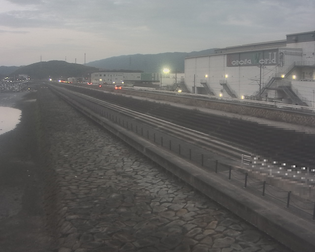 一文字防潮堤 ボートパーク方面　↖