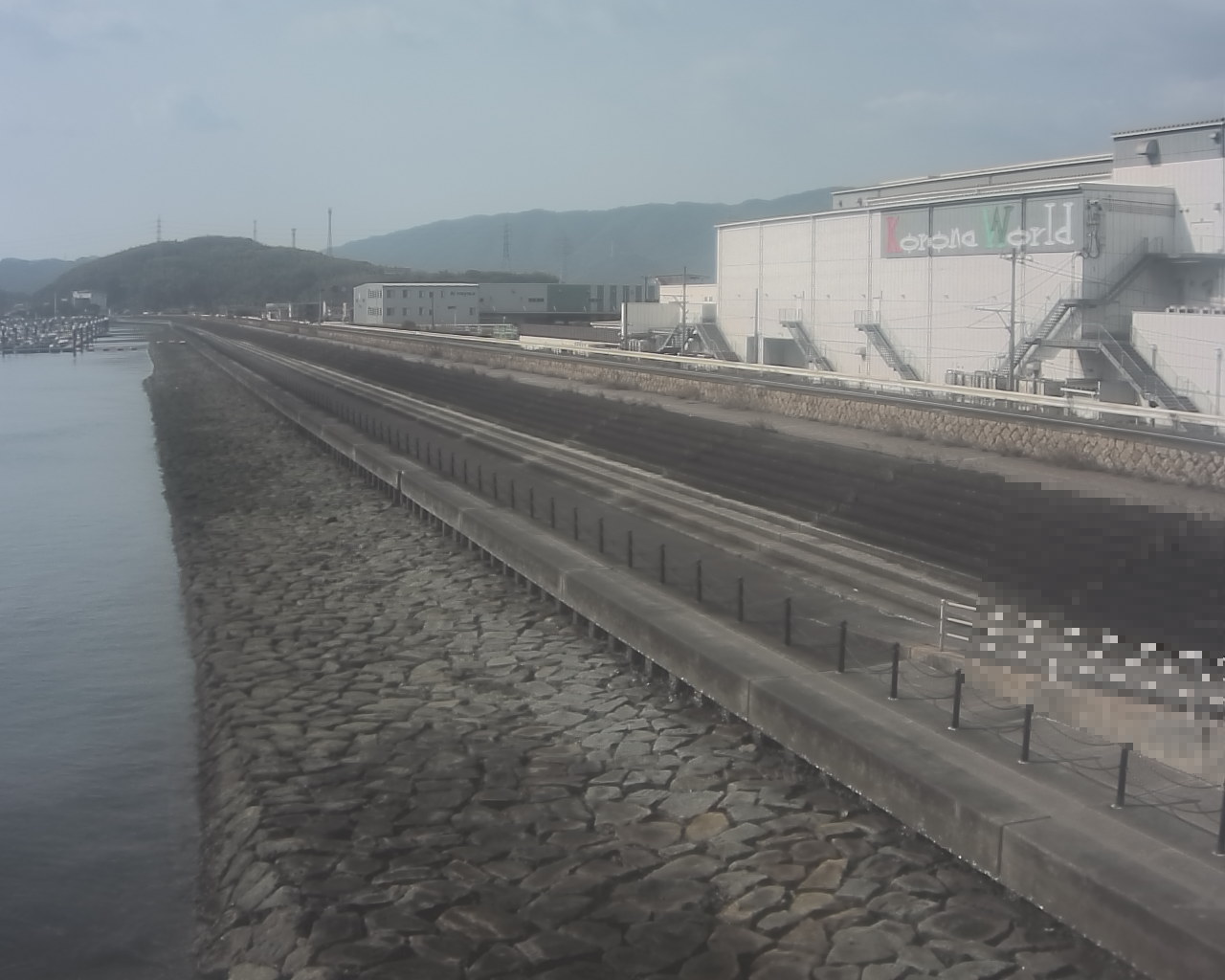 一文字防潮堤 ボートパーク方面　↖