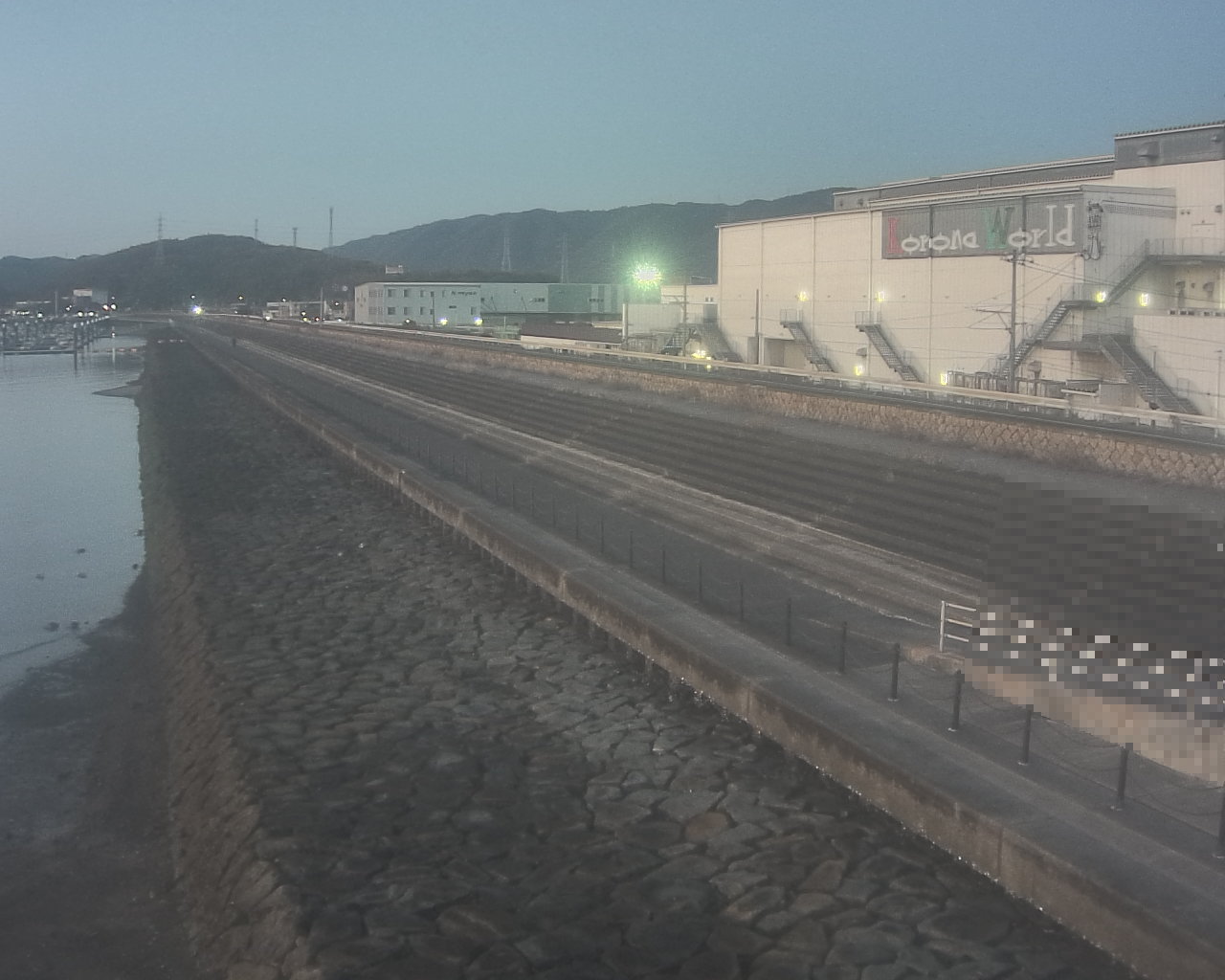 一文字防潮堤 ボートパーク方面　↖