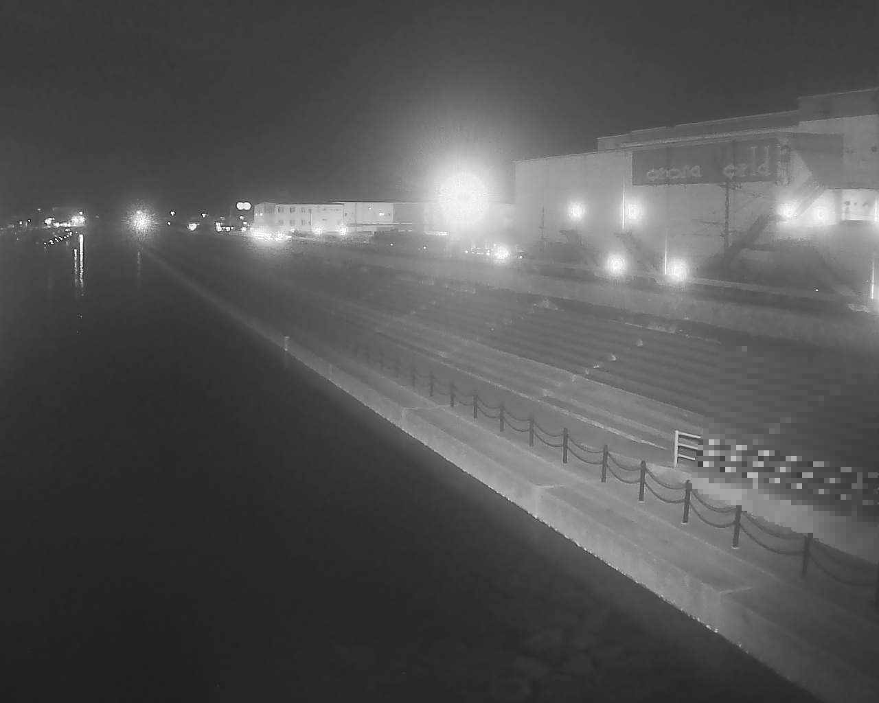 一文字防潮堤 ボートパーク方面　↖