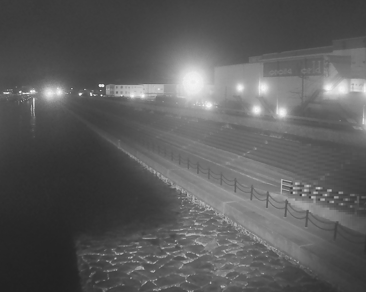 一文字防潮堤 ボートパーク方面　↖